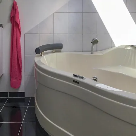 度假居 Three-bedroom Holiday In *