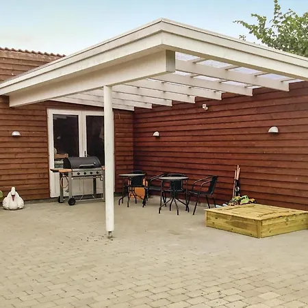 度假居 Three-bedroom Holiday In *